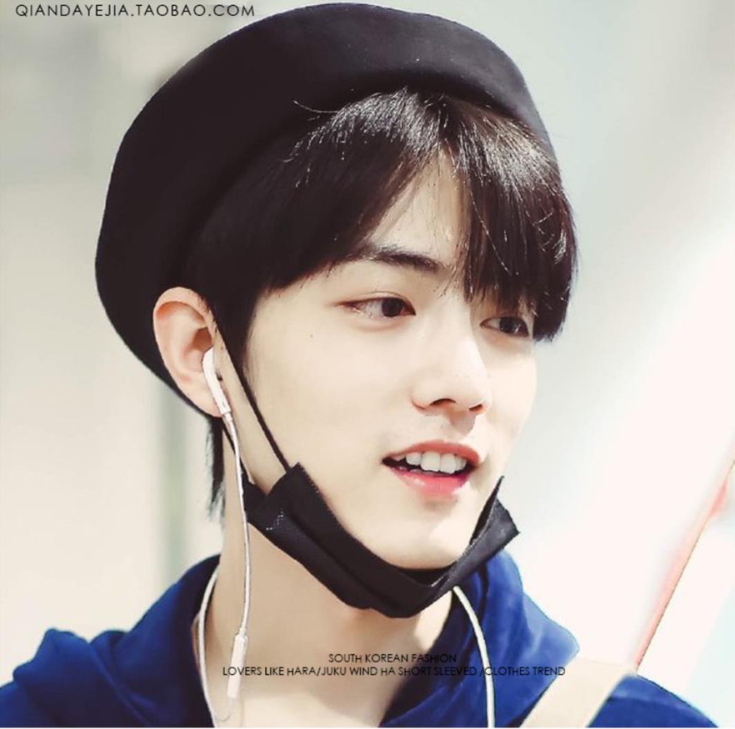 Xiao Zhan Same Style Hat Fashion Bazaar Wang Yibo Autumn And Winter Korean Style Black Beret Japanese Style Retro Artistic All Match Shopee Philippines
