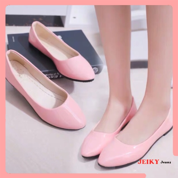 trendy flat shoes