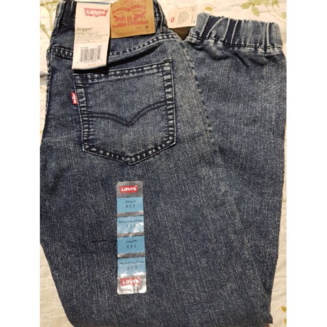 levis medium size