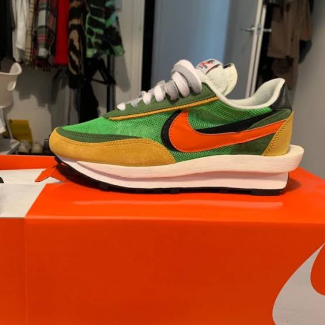 green nike sacai