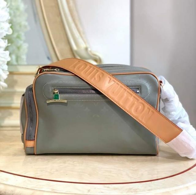 louis vuitton titanium camera bag