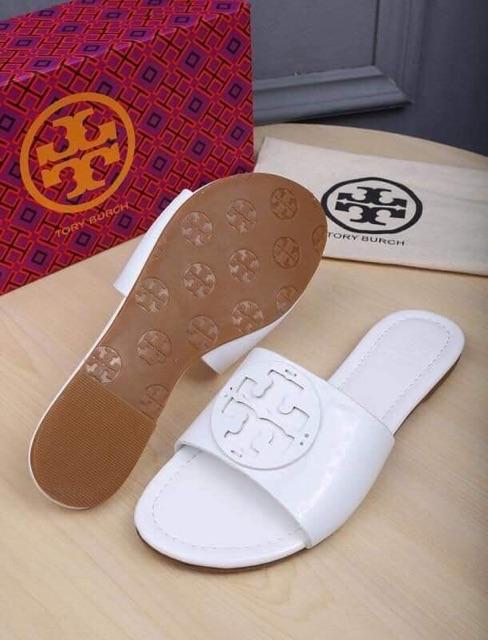 tory burch chappal