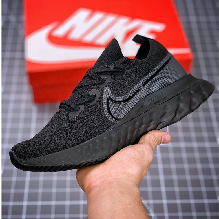 nike legend react all black