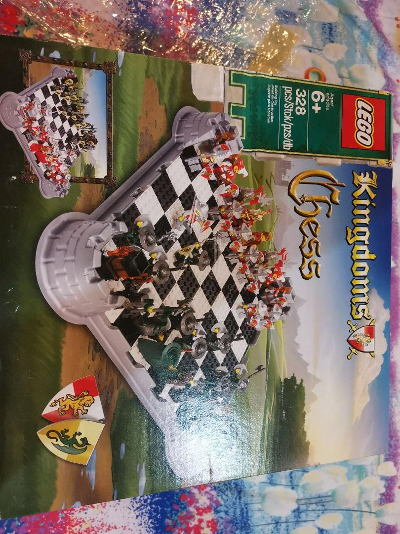 LEGO Kingdoms Chess Set 853373 (Box little bit damaged on the front part) |  Shopee Philippines