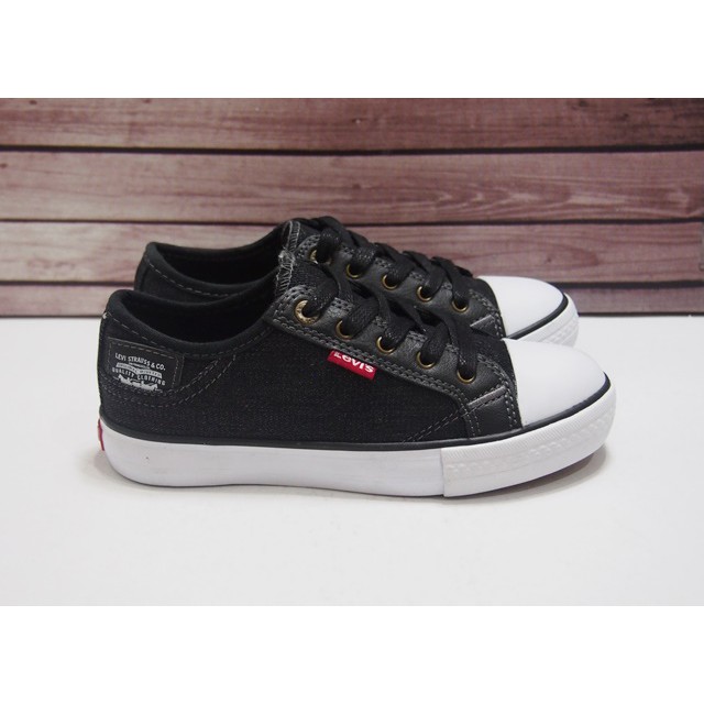 levis black sneakers