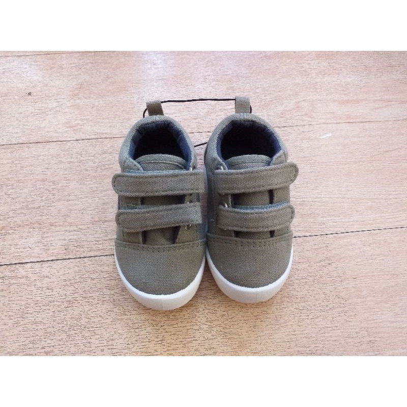 canvas shoes size 4