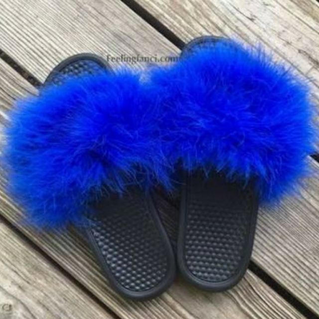 nike fuzzy slippers