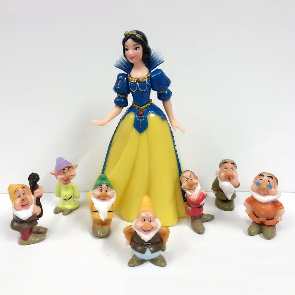 snow white and seven dwarfs gnomes