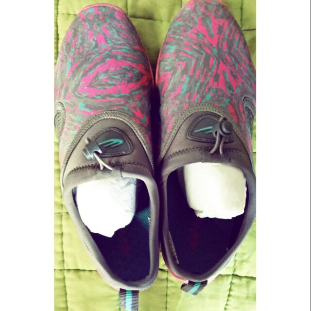 world balance aqua shoes