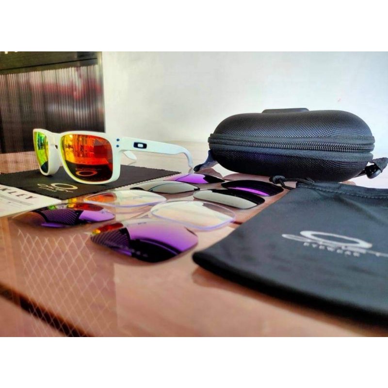 Sumabog ang gulat Oakley Holbrook Sunglasses with FREE Extra 4 Pairs of  Polarized Lens, Case, Pouch | Shopee Philippines