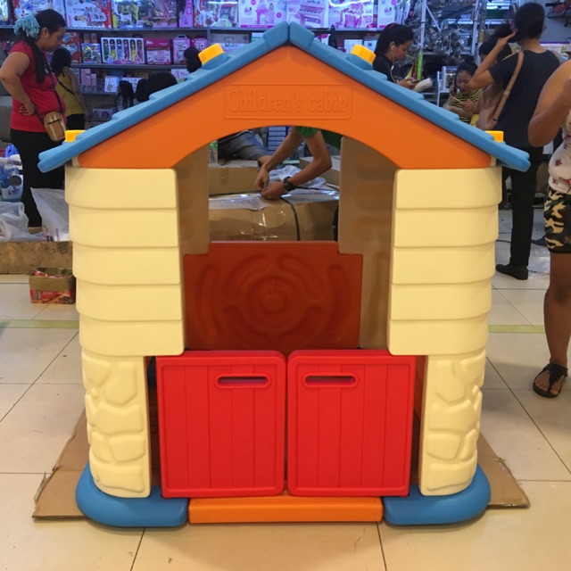 kids plastic playhouse