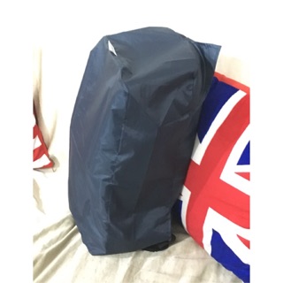 Raincoat for backpack with velcro closure