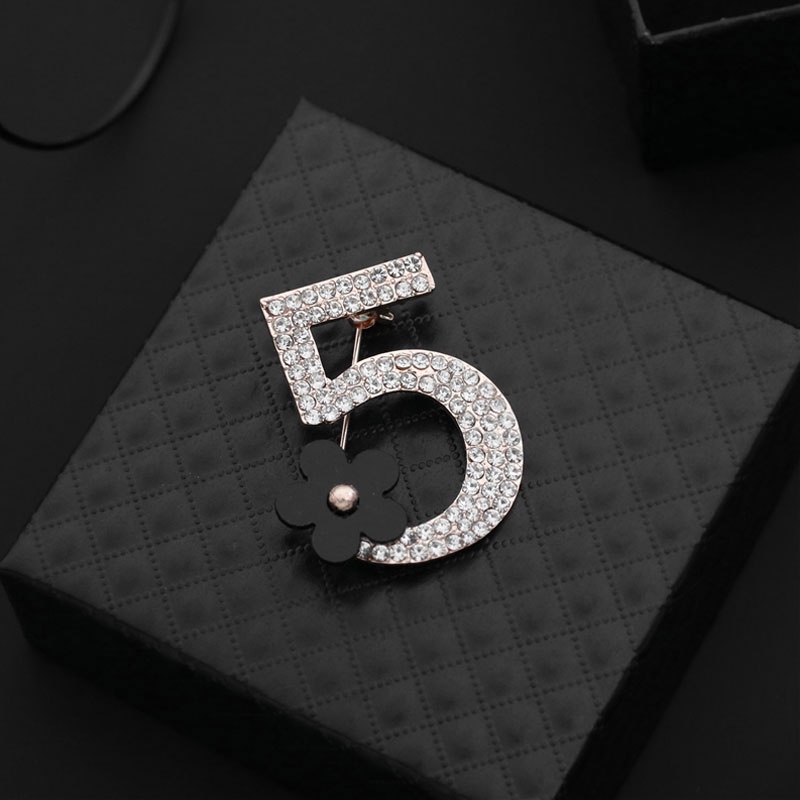 Fashion Brooches Mix Styles All Kinds Letter 5 Brooch Pin Handbag Clothes Decoration Pins Camellia Flower Pins For Woman