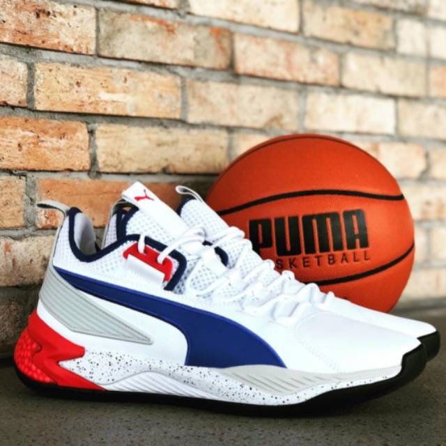 uproar palace guard basketball shoes