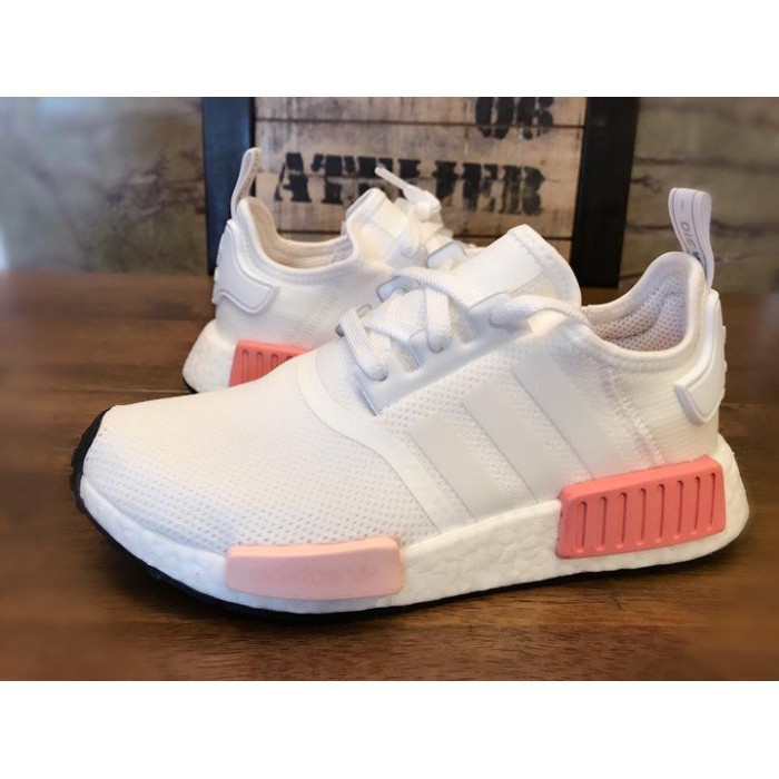 light pink nmd r1