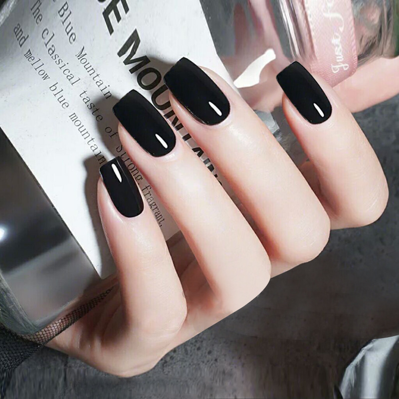 black coffin acrylic nails