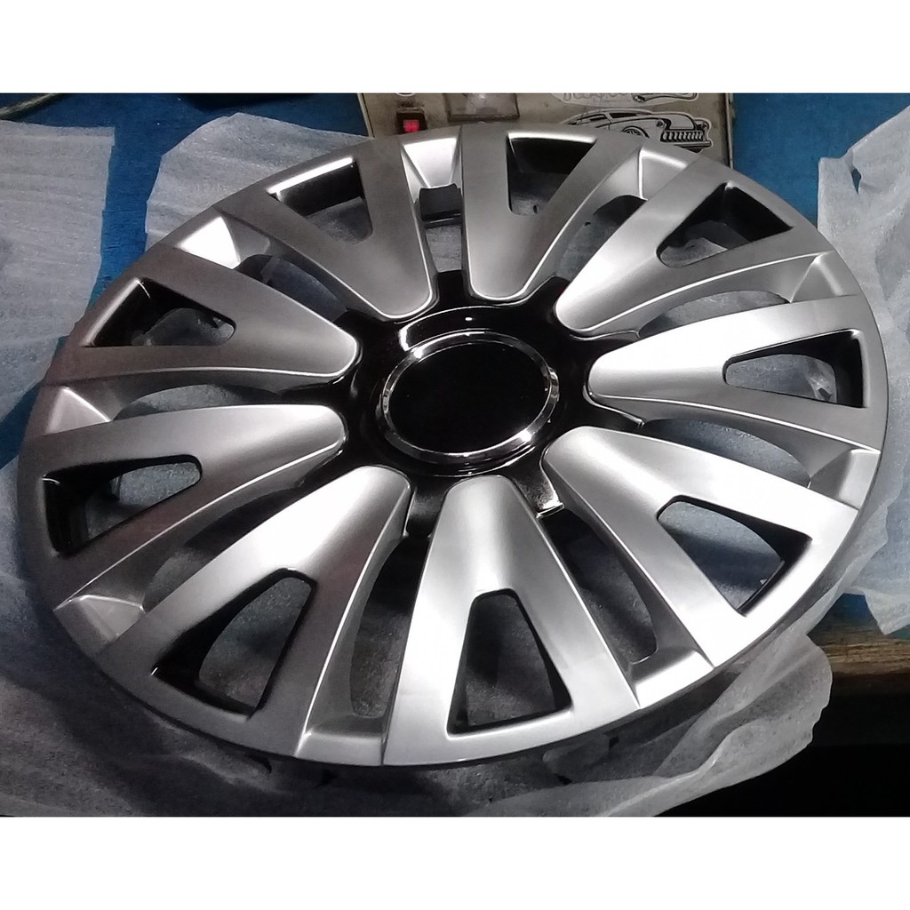 r15 hubcaps