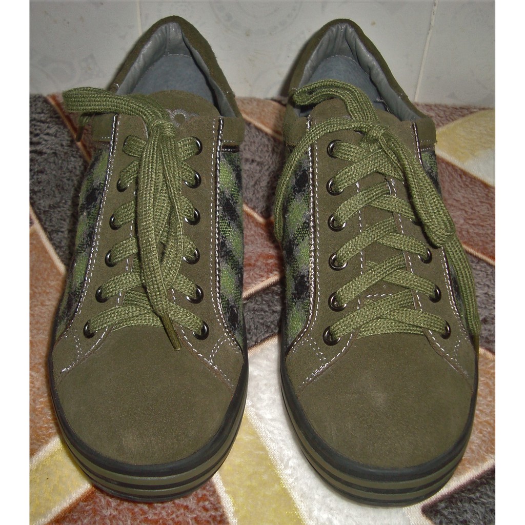 xoxo sneakers