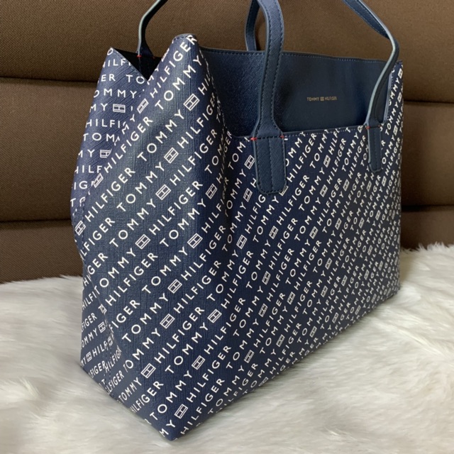 tommy hilfiger adamaria tote