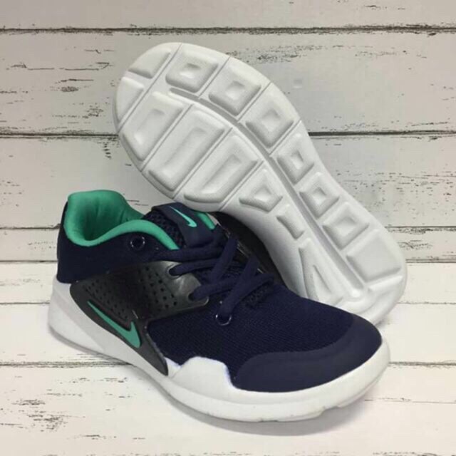 nike arrow shoes