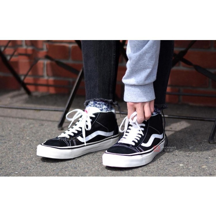 vans mid