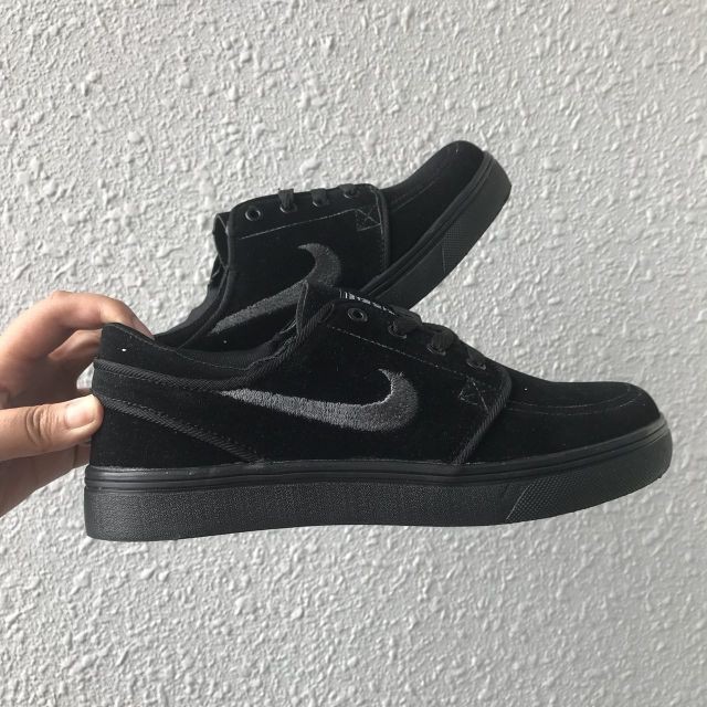 stefan janoski all black