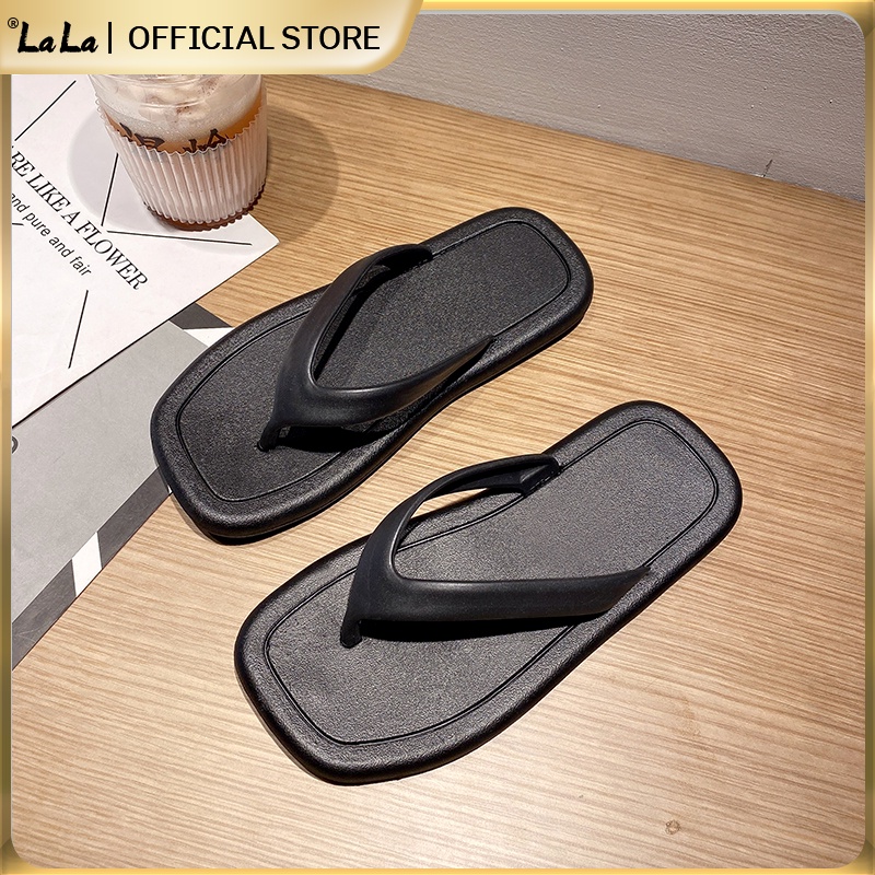【LaLa】New Comfortable Flat Bottomed rubber Square FlipFlop Slippers
