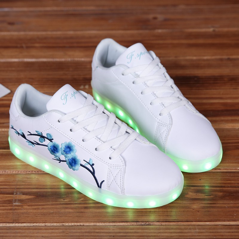 led tennis shoes