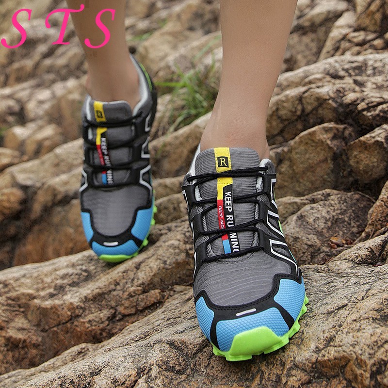 sports shoes for trekking