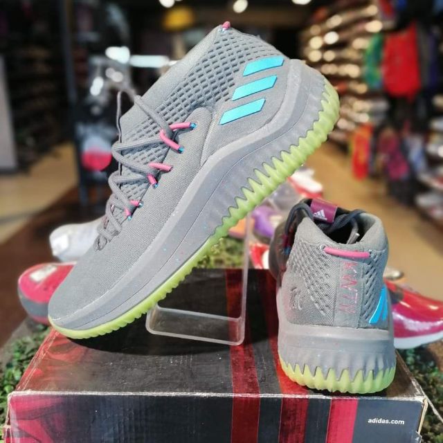 damian lillard shoes price