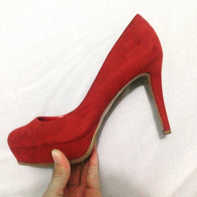 red shoes 2 inch heel