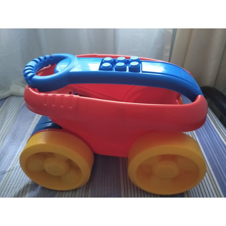 mega block scooping wagon