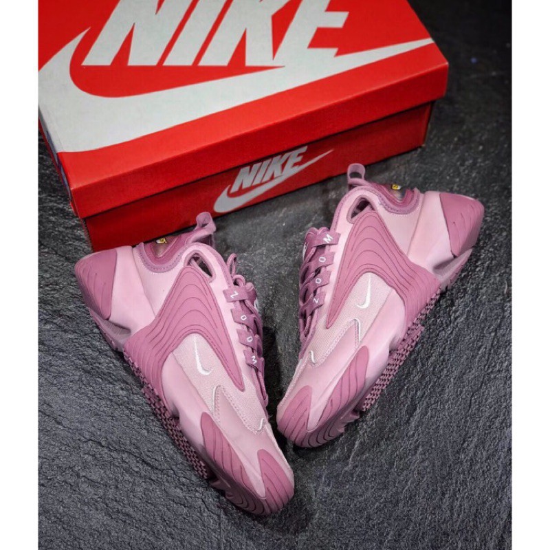 nike pink color shoes