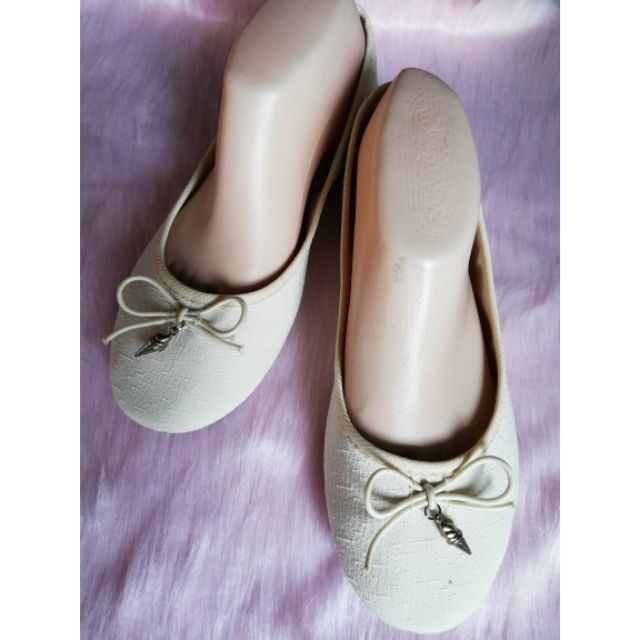 Solemate Cream Flat Shoes Shopee Philippines