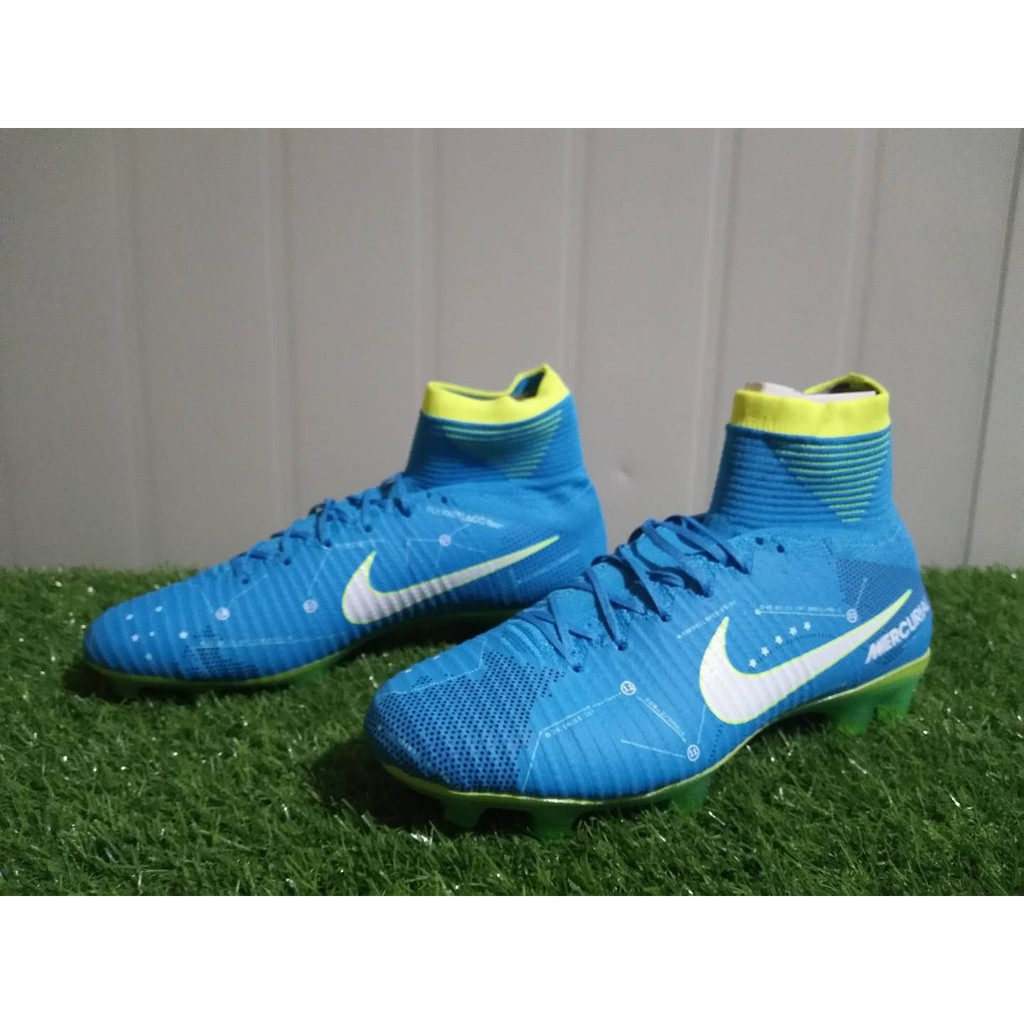 high cut soccer shoes