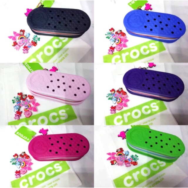 crocs with pouch