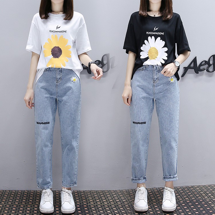 high waisted jeans and t shirt