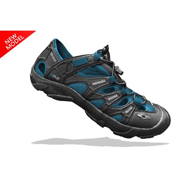 trekking shoes black