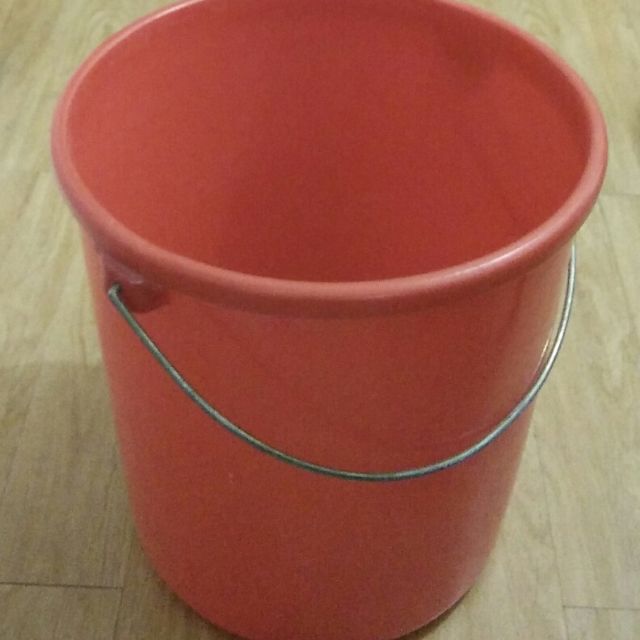 strong plastic buckets