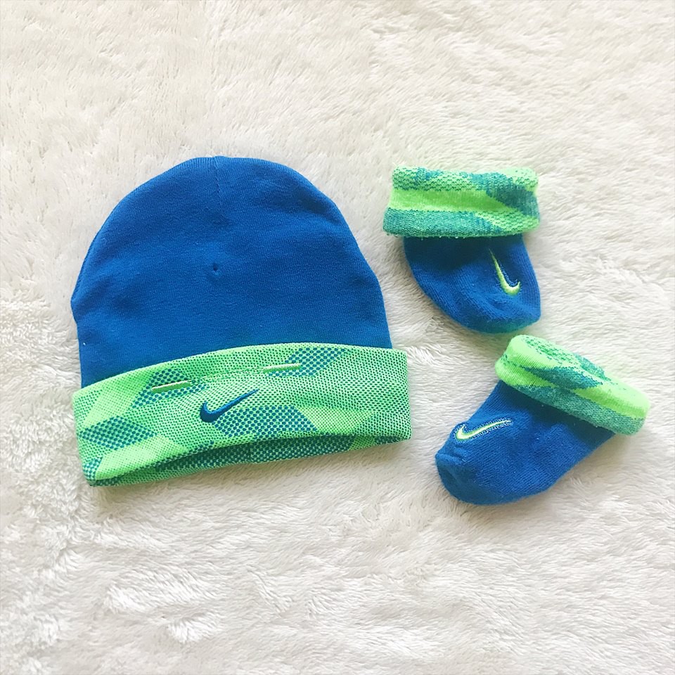 nike baby socks and hat