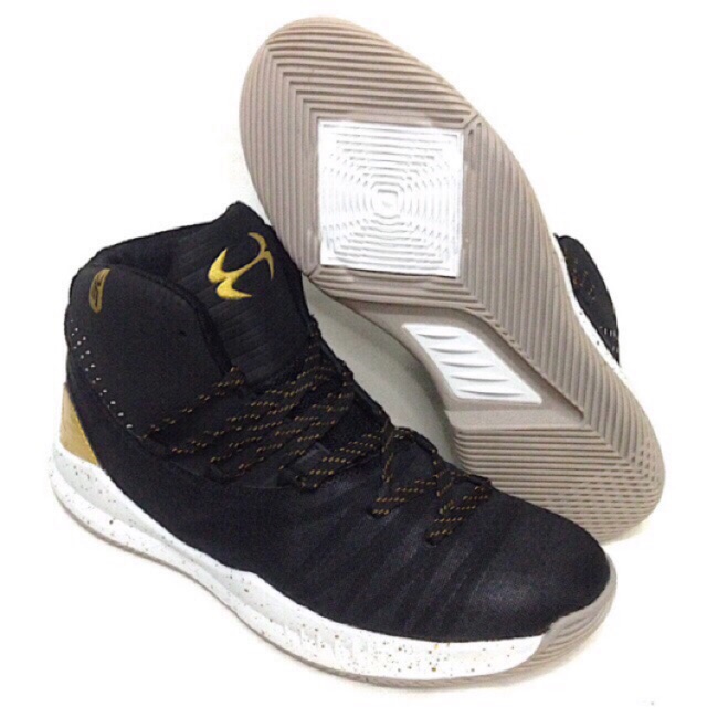 black and gold curry 5