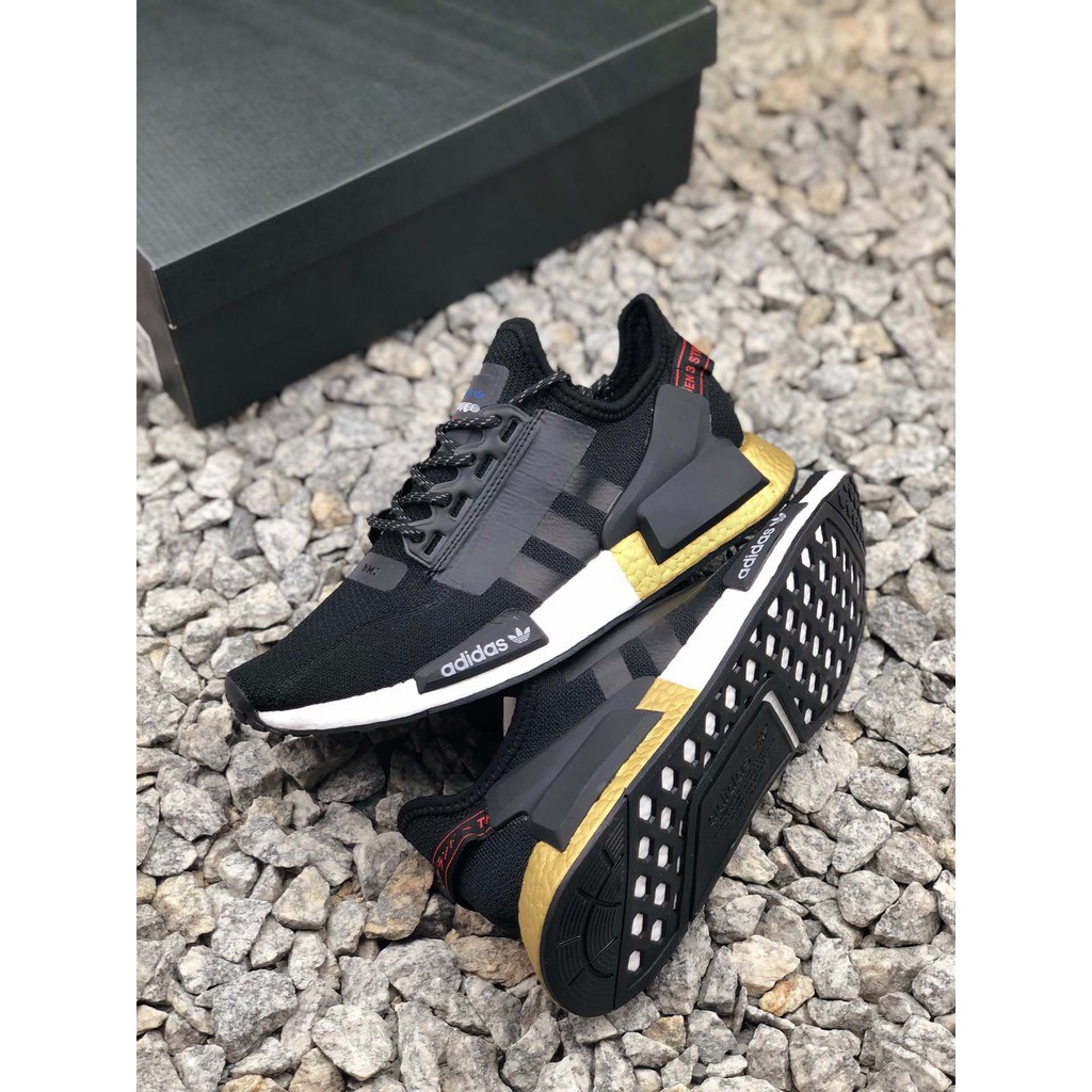 Tide cow ADIDAS NMD R1 V2 black and white white white black line stretch knitted men and 
