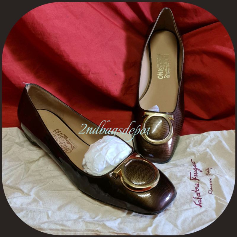 ferragamo gancini flats