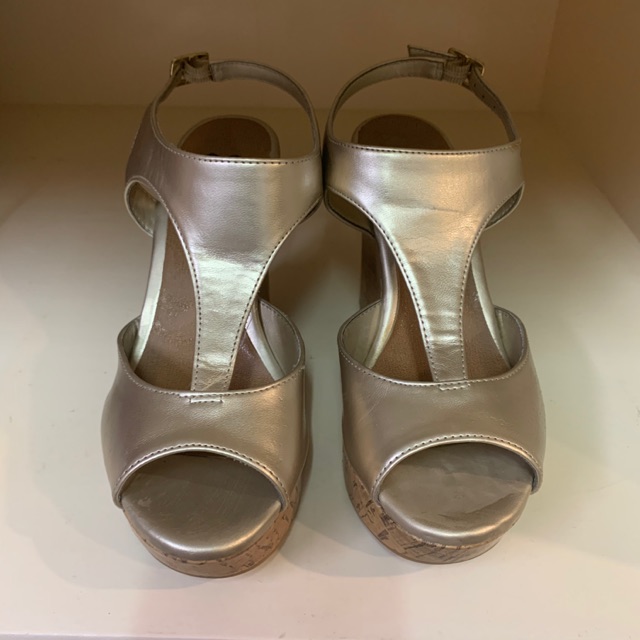gold wedges payless