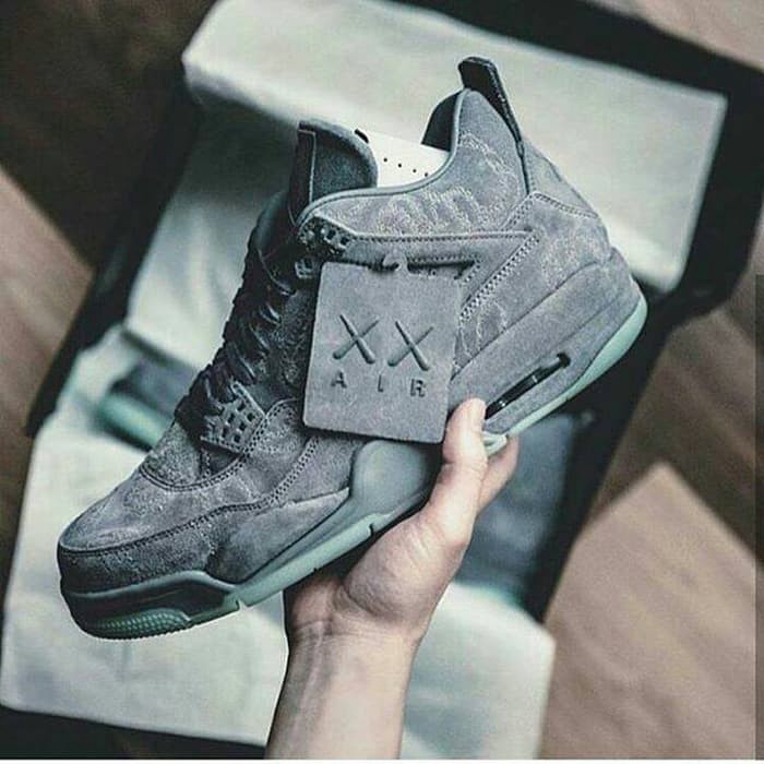nike air jordan 4 x kaws