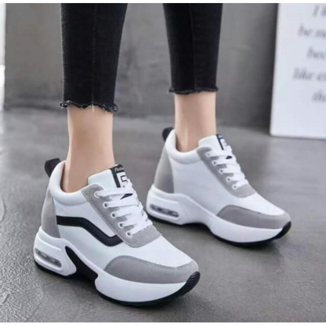 sepatu sneakers boot