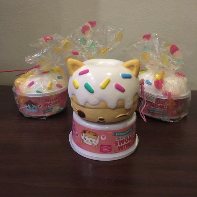num noms squishy cakes