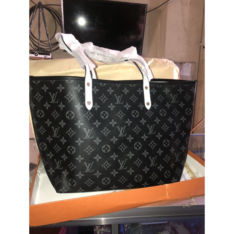 louis vuitton reversible pouch