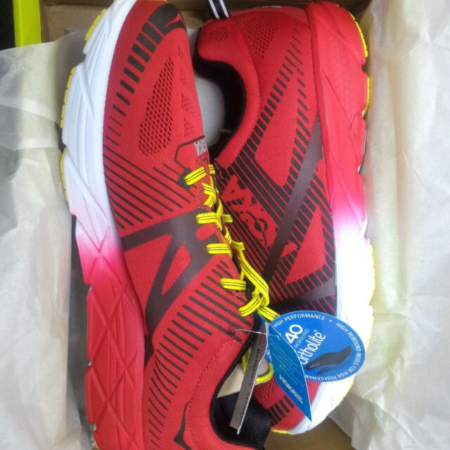 hoka one one tracer 2