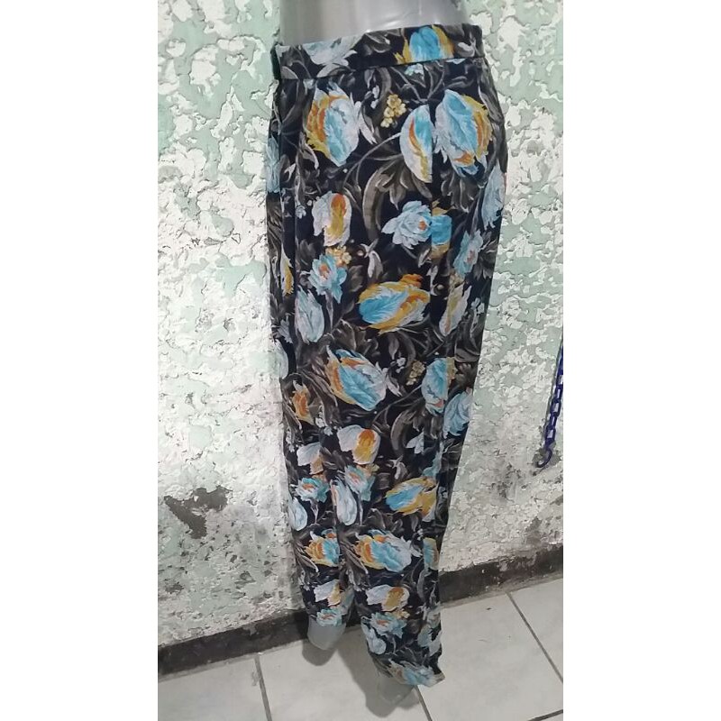 medium pants in inches